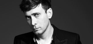 Hedi Slimane gana el pulso judicial a Kering por el pago de 9,3 millones