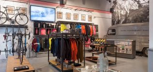 La moda ciclista de Rapha da un paso m&aacute;s en Espa&ntilde;a y abre oficinas en el pa&iacute;s