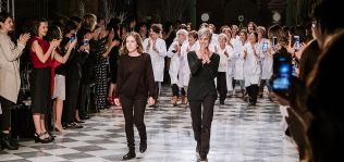 Yolanda y Cristina P&eacute;rez, el t&aacute;ndem que bail&oacute; con Rosal&iacute;a y sedujo a la alta costura