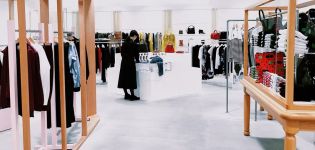 &iquest;Cu&aacute;nto cobra un dependiente en moda? De 18.000 euros en Espa&ntilde;a a 33.000 en Alemania