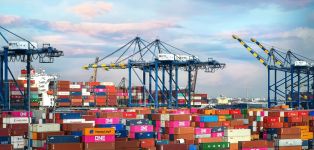 El colapso de los puertos pone en jaque el &lsquo;just in time&rsquo;