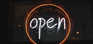 Comienza con aton&iacute;a la desescalada de la moda