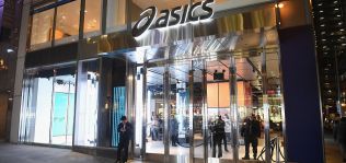 La Quinta Avenida pierde brillo: Asics cierra su &lsquo;flagship store&rsquo;