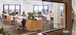 Glossier levanta 80 millones de d&oacute;lares y planea una expansi&oacute;n online y offline