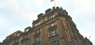 Harrods proh&iacute;be la venta de art&iacute;culos de m&aacute;s de 300 libras a los clientes rusos