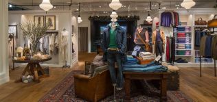 Ralph Lauren desaf&iacute;a el desplome del turismo y abre en Puerto Ban&uacute;s