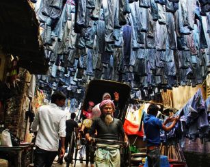 La confecci&oacute;n en Bangladesh propone fijar el salario m&iacute;nimo en 94 d&oacute;lares al mes