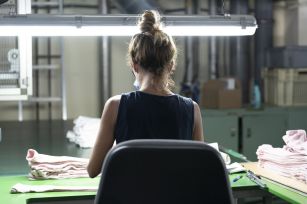 El coste laboral sube un 2,4% en el textil en 2023, un 5,5% en confecci&oacute;n y 6% en calzado