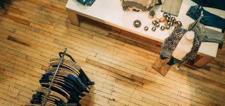 Retail, el sector donde m&aacute;s subir&aacute;n los sueldos en 2025