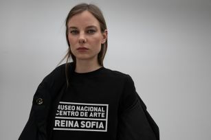 Lola Casademunt dise&ntilde;a los uniformes de los vigilantes de sala del museo Reina Sof&iacute;a