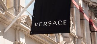 Prada sella la compra de Versace por 1.250 millones