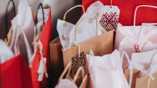 Los espa&ntilde;oles gastar&aacute;n 969 euros en Navidad, la gran parte durante el &lsquo;Black Friday&rsquo;