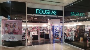 Douglas multiplica por trece los beneficios y gana 161,3 millones de euros 