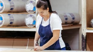 El coste laboral se frena en el textil en 2024 con un alza del 2,1% y se acelera en confecci&oacute;n