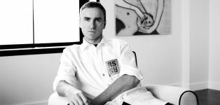 Raf Simons deja la direcci&oacute;n creativa de Calvin Klein