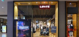 Levi Strauss gana un 16% m&aacute;s hasta agosto pero tropieza en el tercer trimestre