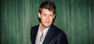 Carolina Herrera cede la direcci&oacute;n creativa a Wes Gordon