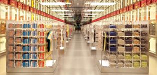 Fast Retailing vuelve a subir precios de algunos productos ante la debilidad del yen