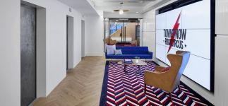 Tommy Hilfiger recluta en PVH a su nueva directora global de m&aacute;rketing