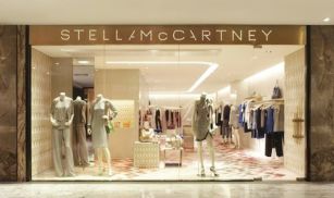 Stella McCartney aumenta sus ingresos un 14%, pero incrementa sus p&eacute;rdidas en 2021