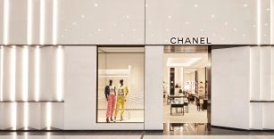 Chanel gana terreno en Par&iacute;s y compra un edificio en la avenida Montaigne