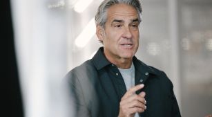 Nike: &ldquo;urgencia&rdquo; y &ldquo;amor irracional&rdquo; en la primera arenga de Elliott Hill