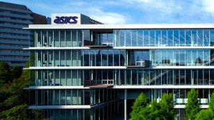 Asics eleva a un 40% su producci&oacute;n en India y abre su primera tienda propia en el pa&iacute;s