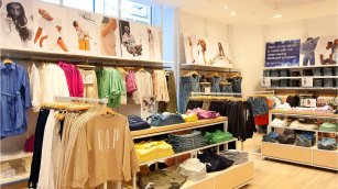Gap refuerza su consejo con una directiva de Universal Music en pleno giro de su imagen