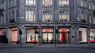 H&M: &lsquo;rally&rsquo; de aperturas en el cierre de 2025 tras haber cerrado mil tiendas desde 2019