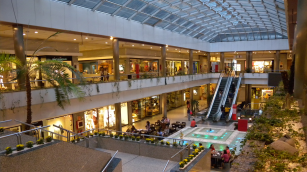 La afluencia a los centros comerciales crece un 2,6% en junio a la puerta de las rebajas