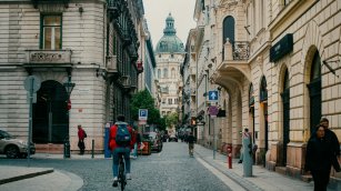 Las ventas minoristas de la eurozona aceleran en abril, con un alza del 2,3% interanual