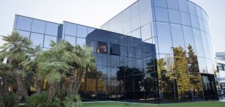 &iquest;Qui&eacute;n es Aeffe, el due&ntilde;o de Moschino y salvador italiano de Custo Barcelona?