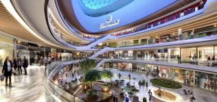 La afluencia a los centros comerciales sigue sin remontar: cae un 5,8% en marzo