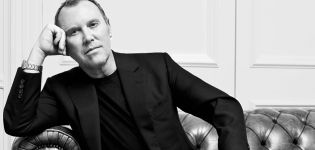 Michael Kors &lsquo;copia&rsquo; a Tapestry y erige otro `h&oacute;lding&rsquo; del lujo americano