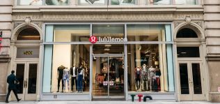Lululemon mejora sus previsiones para el cierre del a&ntilde;o aupada por el &lsquo;boom&rsquo; del deporte