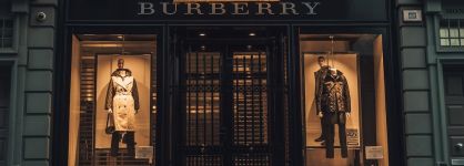 &lsquo;To be or not to be British&rsquo;: Burberry vuelve a poner Reino Unido en el centro de su marca