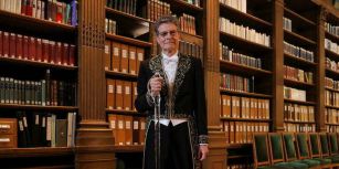 Balenciaga viste a la Academia Francesa