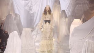 Alessandro Michele debuta en la pasarela como nuevo director creativo de Valentino