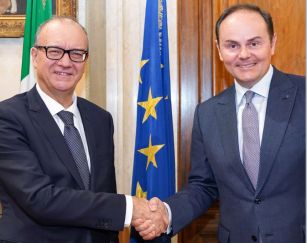 Prada y Valentino, un paso m&aacute;s para formar a j&oacute;venes talentos 