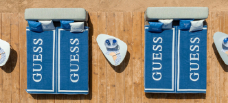 Guess dispara su beneficio un 30% en 2023 y apunta a un r&eacute;cord de 3.000 millones en 2024