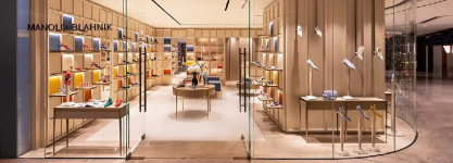Manolo Blahnik desaf&iacute;a la ca&iacute;da del lujo en Asia y se expande con una tienda en Shangh&aacute;i
