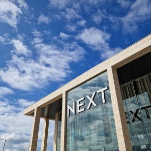 Next eleva previsiones tras aumentar sus ventas a cierre del primer semestre de 2024