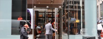 Tapestry acude a los tribunales para desbloquear el acuerdo de adquisici&oacute;n de Capri