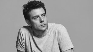 Jonathan Anderson asume la direcci&oacute;n creativa global de Dior