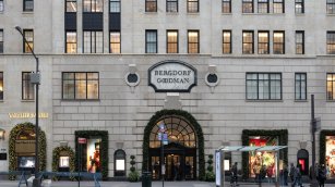 Saks explora alianzas para expandir Bergdorf Goodman tras su adquisici&oacute;n