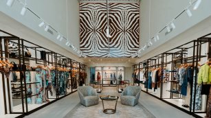 Roberto Cavalli, Skims y los a&ntilde;os 90: la firma italiana crece en Ibiza