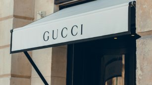 Kering confirma la sustracci&oacute;n de datos de Gucci en el ciberataque que sufri&oacute; en junio