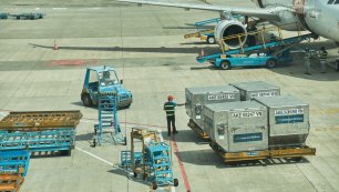 El comercio global modera su crecimiento: la IA no compensa el freno de los nuevos aranceles