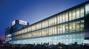 Safilo consolida su giro a la rentabilidad y reduce deuda tras crecer 1,8% en 2025