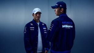 Puma y New Era compiten por el podio junto a Carlos Sainz